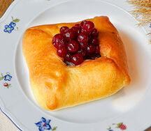 Расстегай с лососем в сливках