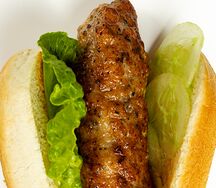 Хот-дог с люля-кебабом из креветки 