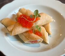 Блинчики с лососем и творожным сыром