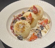 Сырники без сахара на рисовой муке с йогуртом и вареньем