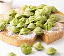 Пельмени с курицей и зеленью