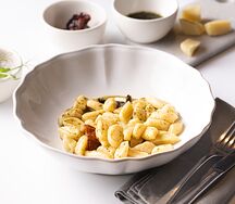 Картофельные ньокки, вяленые томаты и соус песто