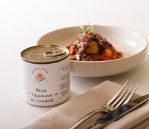 Утка, тушённая со сливой