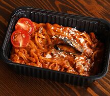 Паста с морепродуктами в томатном соусе