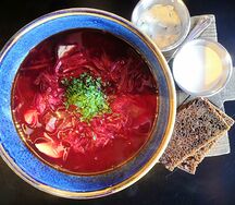 Борщ классический с курицей и сметаной