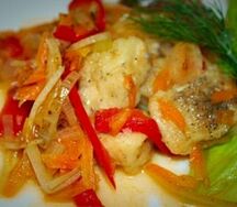 Судак с овощами