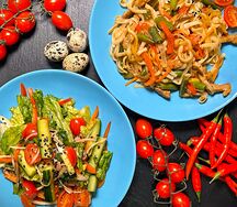 Ланч №2 Удон со свининой и свежий овощной