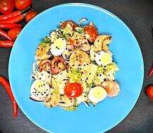 Ланч №7 Удон с морепродуктами и Цезарь в азиатском стиле с креветками