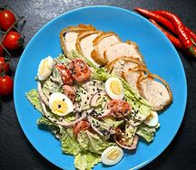 Ланч №6 Жареный рис с яйцом и шпинатом и салат Цезарь в азиатском стиле