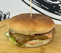 Бургер со свиным стейком