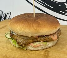 Бургер со cвинoй шеи