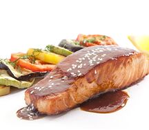 Филе лосося с овощами