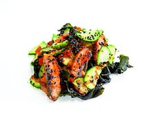 Салат из угря с огурцом