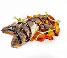 Сибас с овощным соте