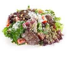 Теплый салат с куриной печенью