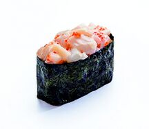 Суши с гребешком тобико