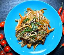 Удон с курицей и грибами