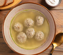 Бульон с мясными фрикадельками