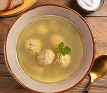 Бульон с куриными фрикадельками