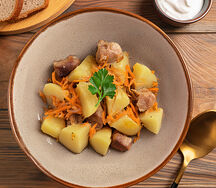 Картофель тушеный со свининой