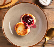 Сырники из творога с фруктовой начинкой