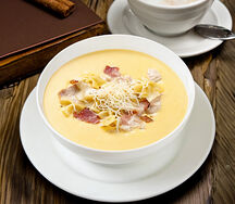 Сырный суп с индейкой, беконом и макаронами