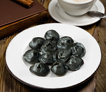 Морской коктейль в черном тесте