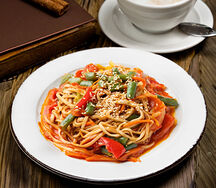 Макароны томатные