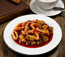 Кальмары, жаренные wok с перцем халапеньо, в кисло-сладком соусе