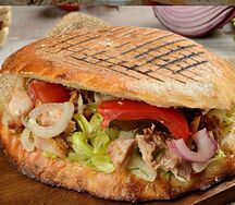 Донер со свининой с холодным салатом