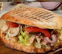 Донер с курицей с горячим салатом