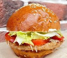 Чизбургер и фри 