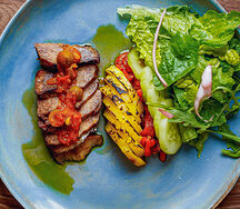 Салат с говяжьим языком и соусом из томатов и оливок