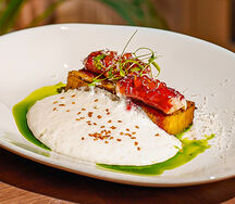 Камчатский краб с черной икрой и картофельным гратеном