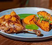 Утиная ножка конфи с бататом и мандарином