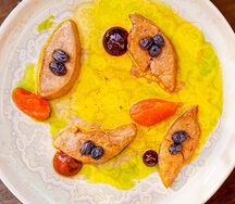 Теплое фуа-гра с джемом из кураги