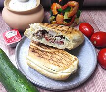 Шаурма в багете со свининой