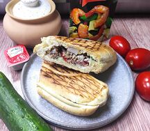 Шаурма в багете с курицей