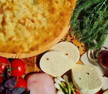 Осетинский пирог с курицей, сыром и укропом
