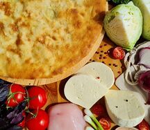Осетинский пирог с курицей, сыром и капустой