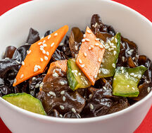 Древесные грибы с овощами