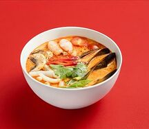 Хайнаньский суп с морепродуктами и лапшой