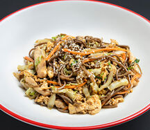 Лапша Соба с курицей и овощами