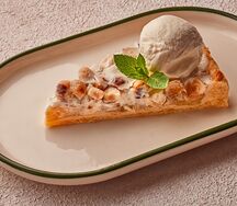 Пирог с яблоками и фундуком