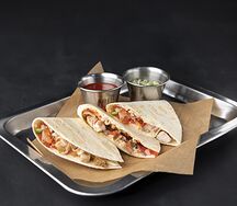 Кесадилья с цыпленком и беконом