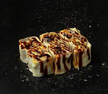 Ролл с орешками и варенкой