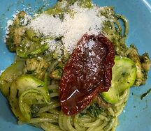 Паста с курицей и песто