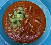 Томатный холодный Гаспачо со свежим огурцом и черри