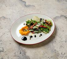 Теплый салат с телятиной