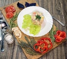 Оливье с докторской колбасой